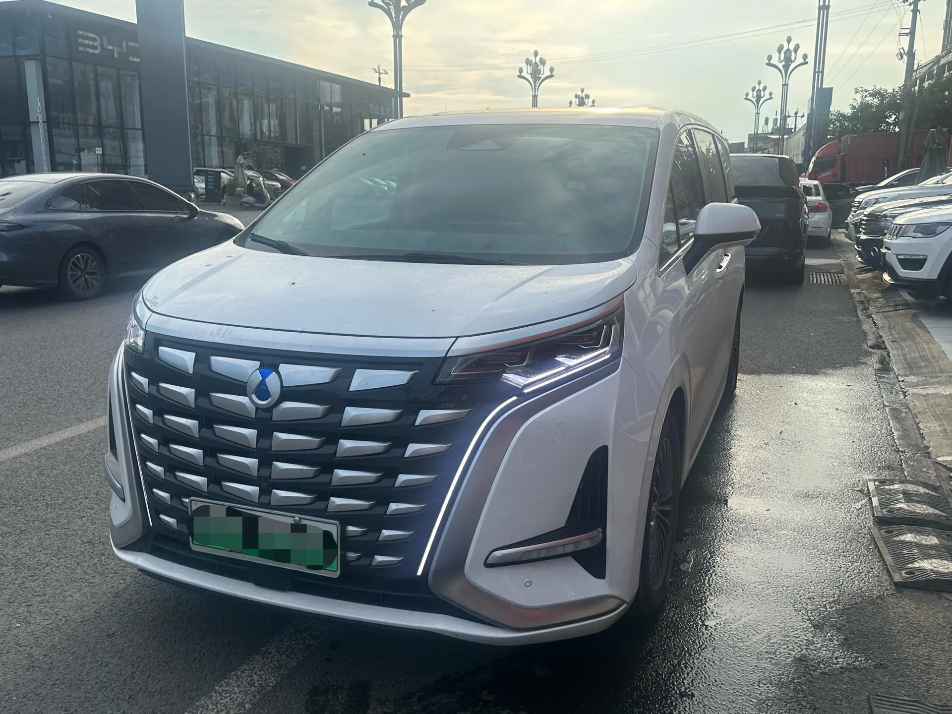 Denza D9 2022 DM-i 970 AWD Flagship Edition