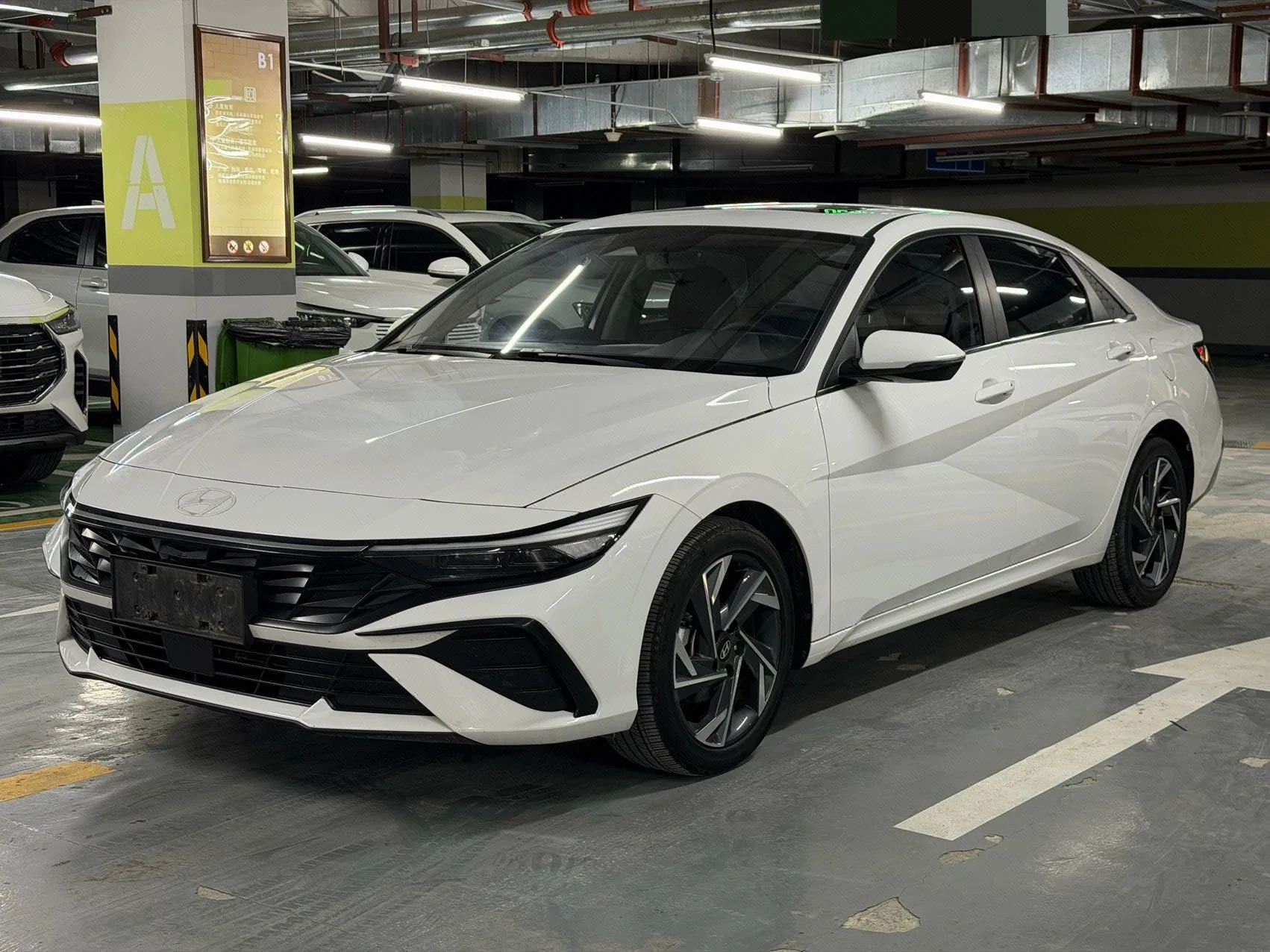 Hyundai Elantra 2023 1.5L CVT LUX Premium Edition