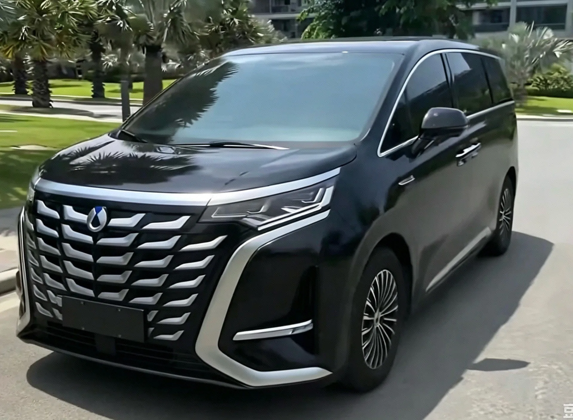 Dongfeng Motor, модельный год 2025, Dongfeng D9 DM-i 1.5T CVT, передний привод, версия «Premium Navigation», автоматическая коробка передач