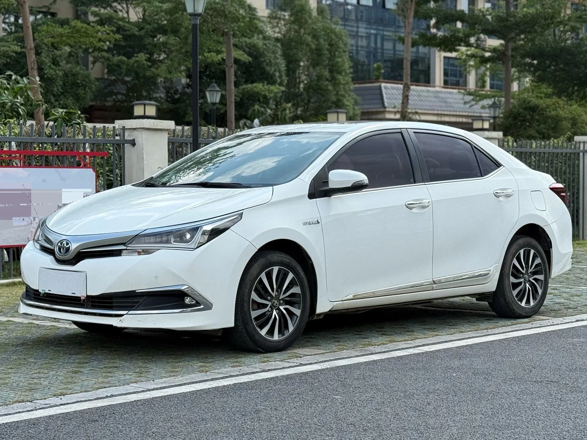 2017 Corolla Facelift Hybrid 1.8L E-CVT Elite Edition