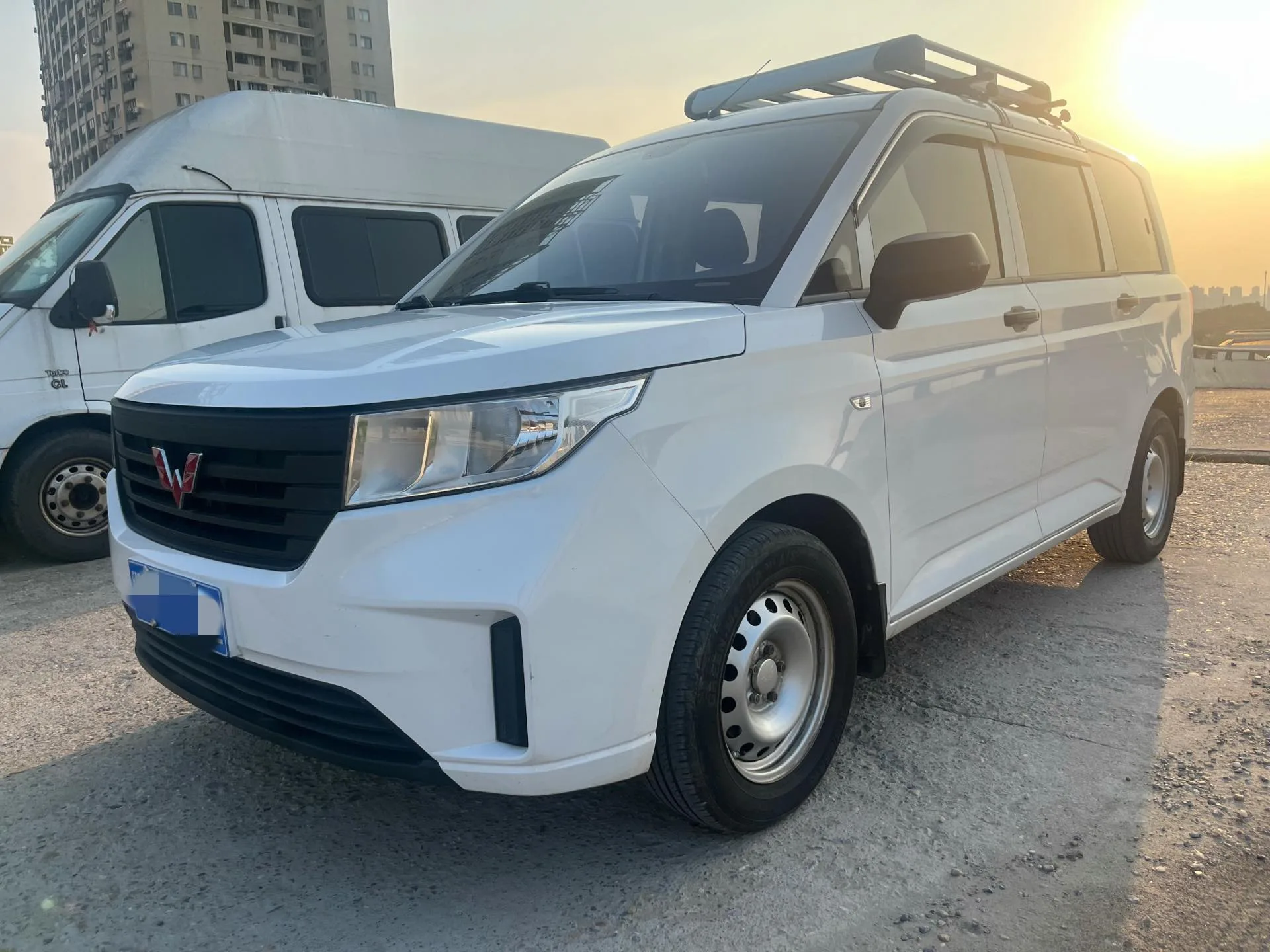 Wuling 2019 Hongguang PLUS 1.5T Standard 5-Seater Manual Transmission