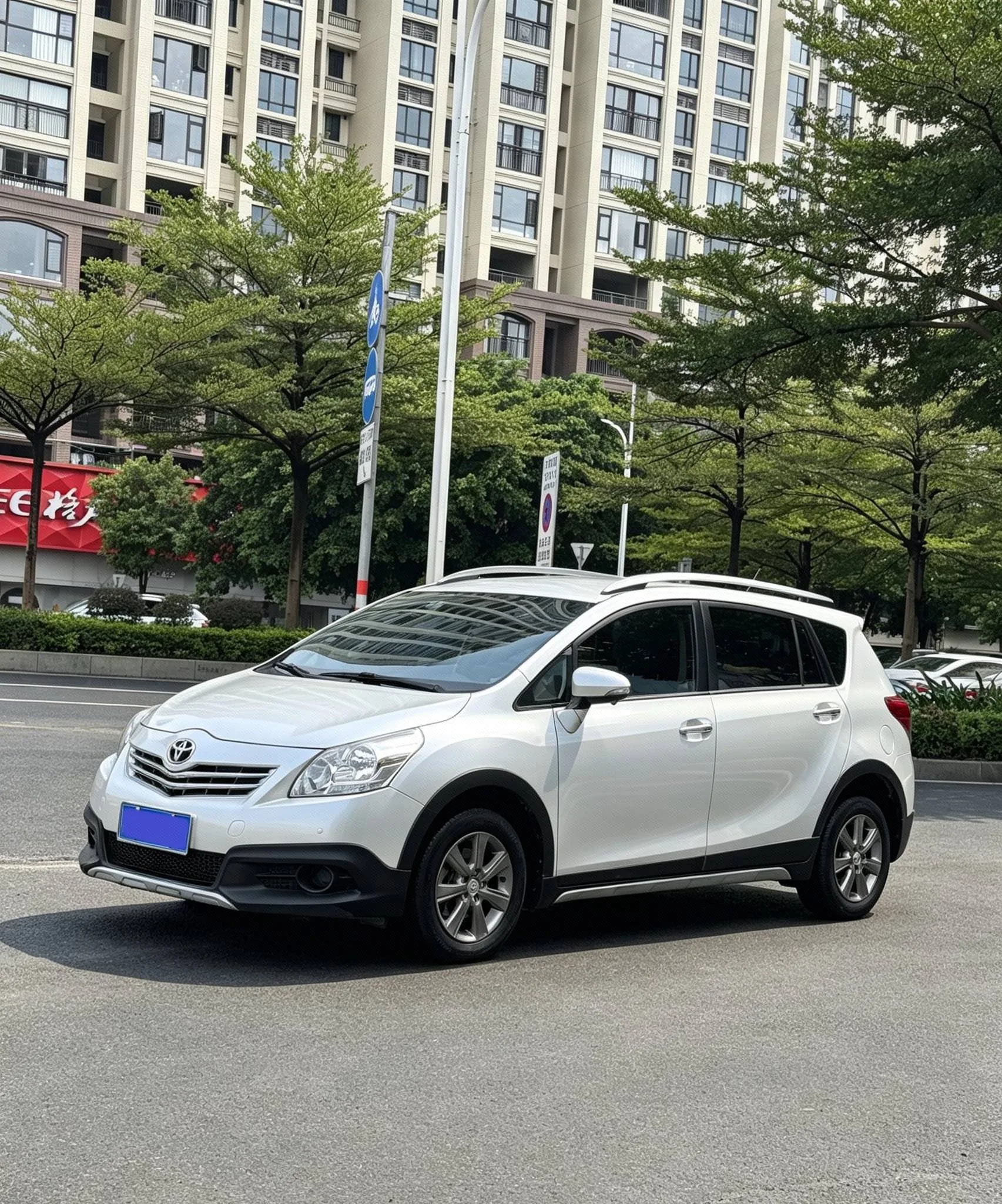 Yizhi 2015 180E CVT Crossover Edition