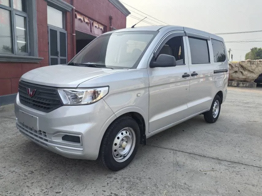 Wuling 2022 Hongguang V 1.5 Sport Edition Manual Transmission