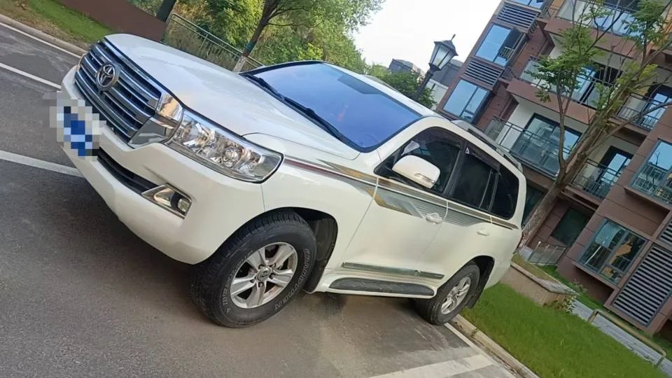 Land Cruiser (Imported) 2015 Model Year 4.0L V6 Middle East Limited Edition