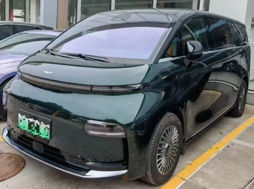 2024 L380, 140-degree, 8-seat, AWD Max