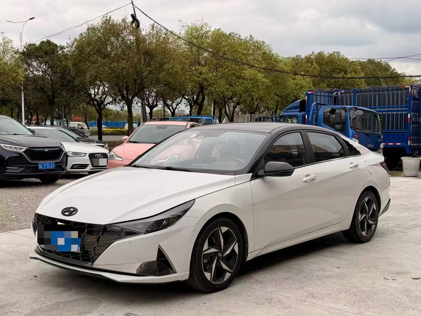 Hyundai Elantra 2022 1.5L CVT LUX Premium Edition