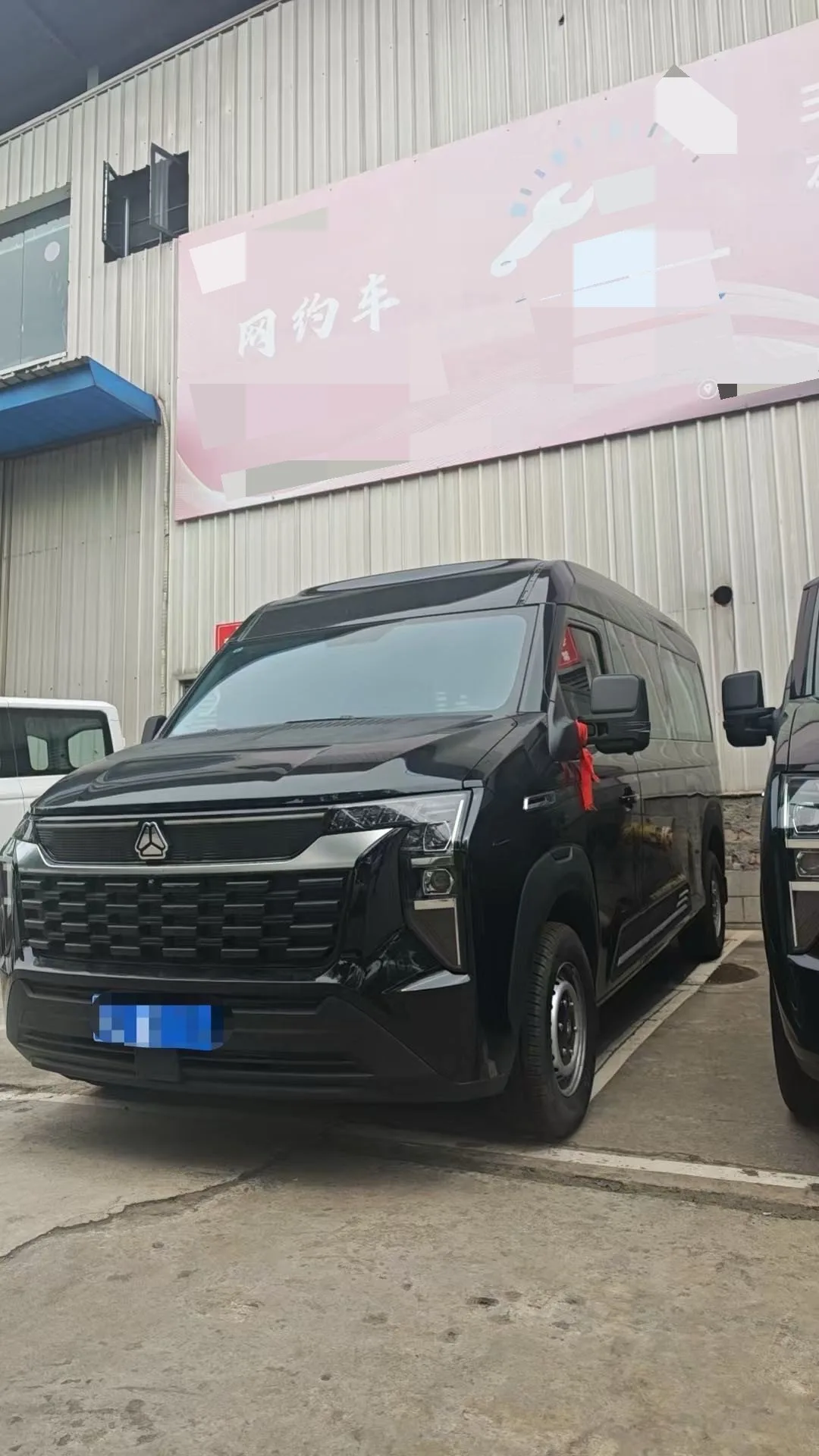 Sinotruk 2025 Pioneer Official V 2.0T Multi-functional PRO Edition, Mid-wheelbase, Mid-roof, Automatic Transmission