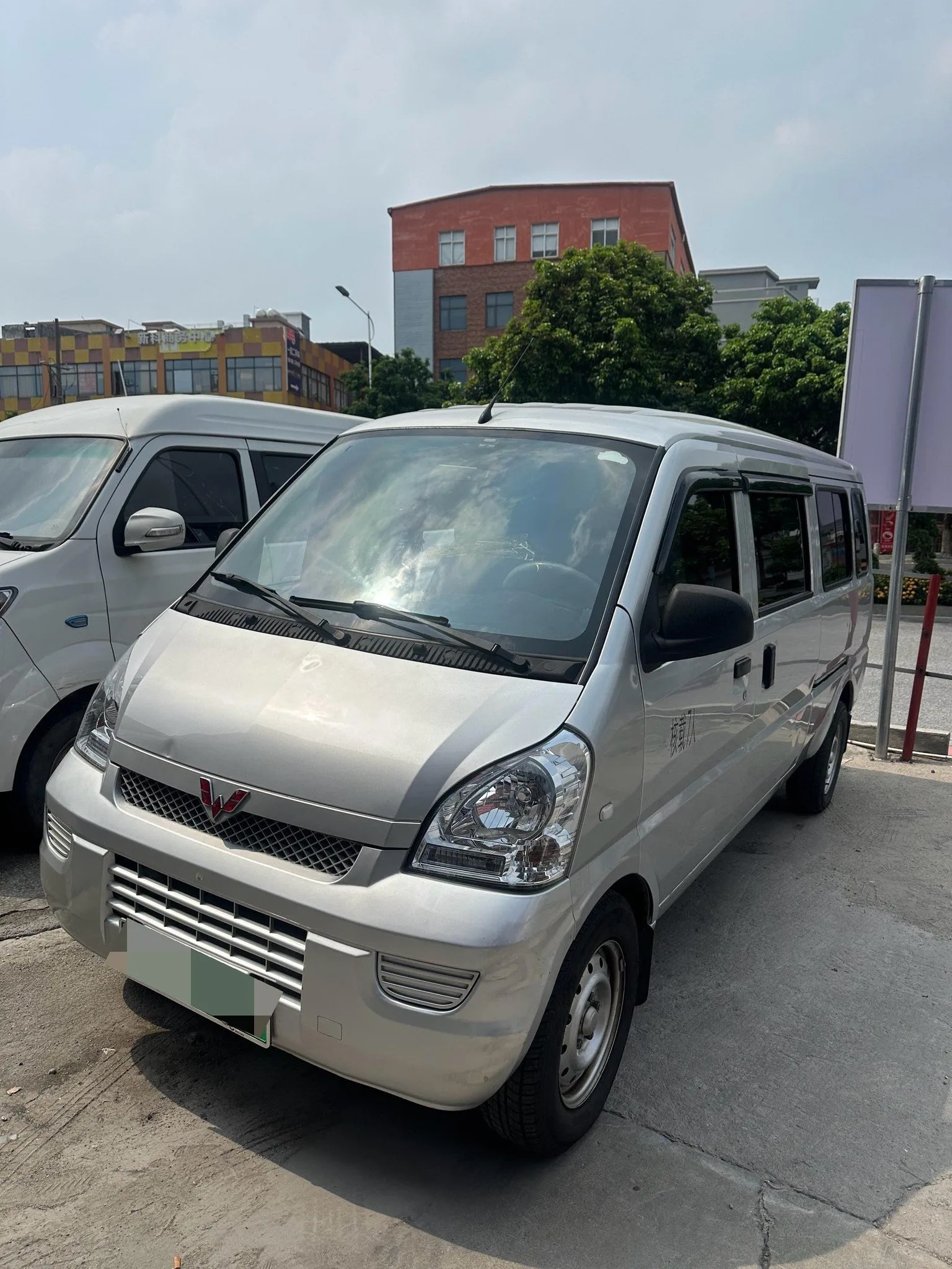 2022 Wuling Hongguang EV Base Model Passenger Van with Penghui Battery