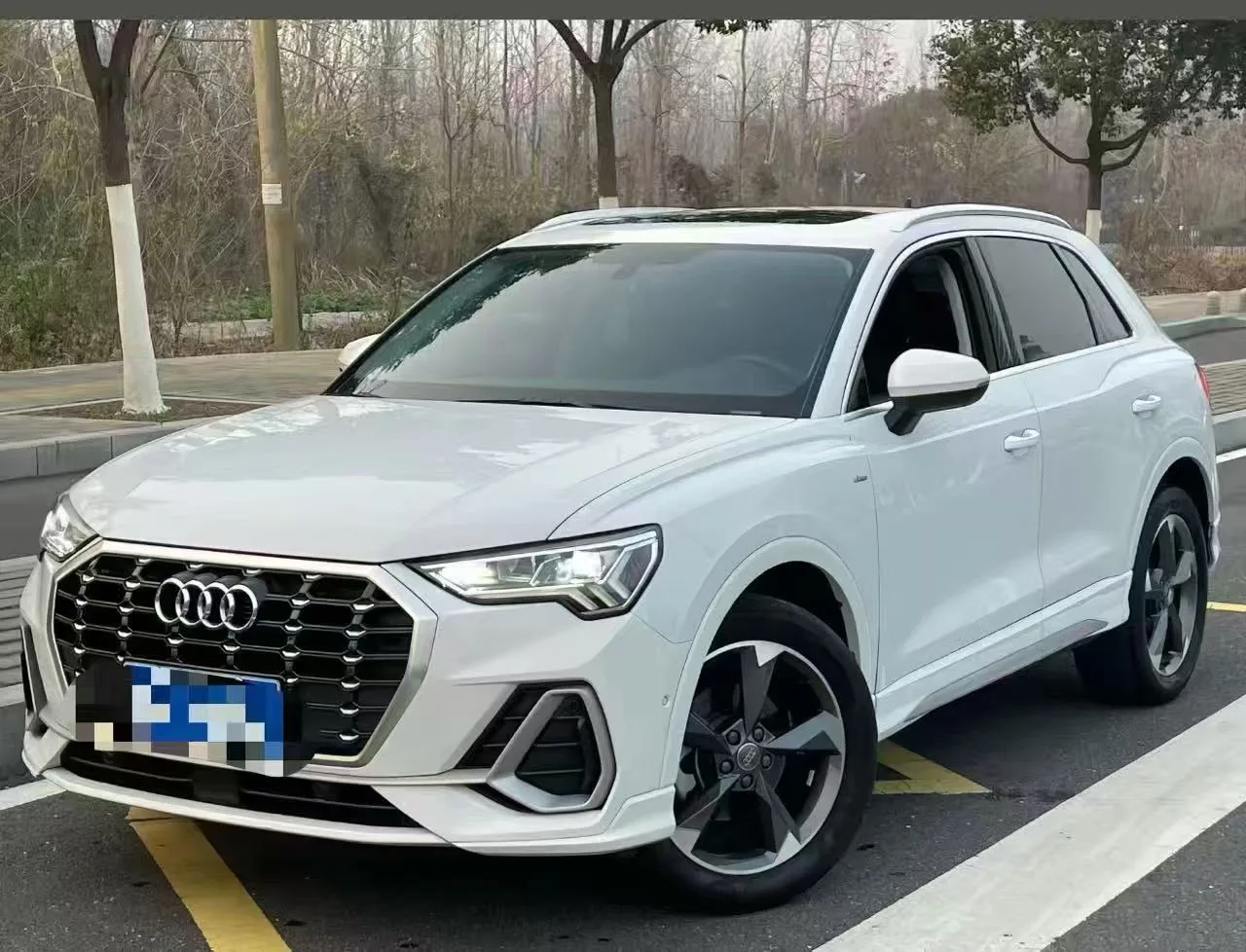 Ауди Q3 Спортивная спинка 2022 35 TFSI Прогрессивный