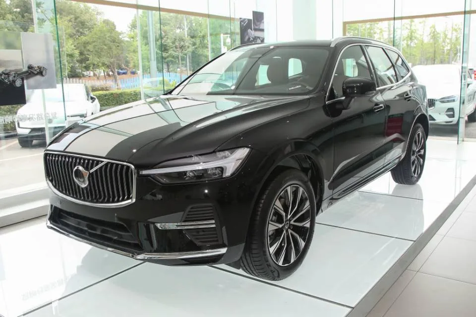 2025 Volvo XC60 B5 AWD Smart Comfort Luxury Edition