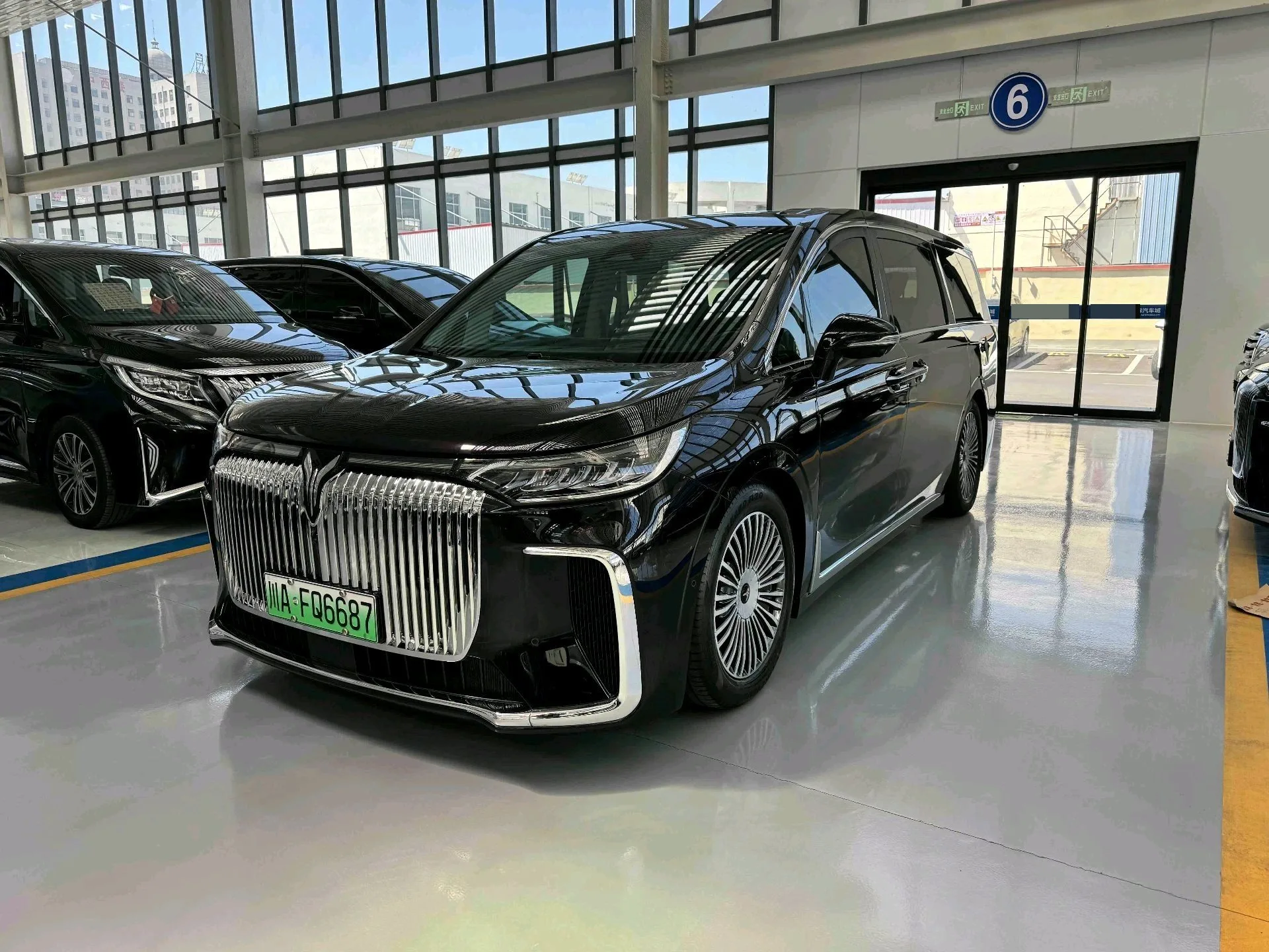 Lan图 2025 Dreamer PHEV 1.5T AWD Flagship Kunpeng Edition Automatic
