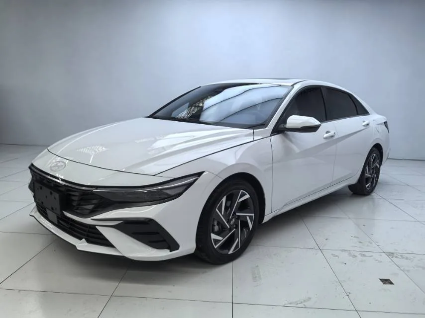 Hyundai Elantra 2023 1.5L CVT LUX Premium Edition