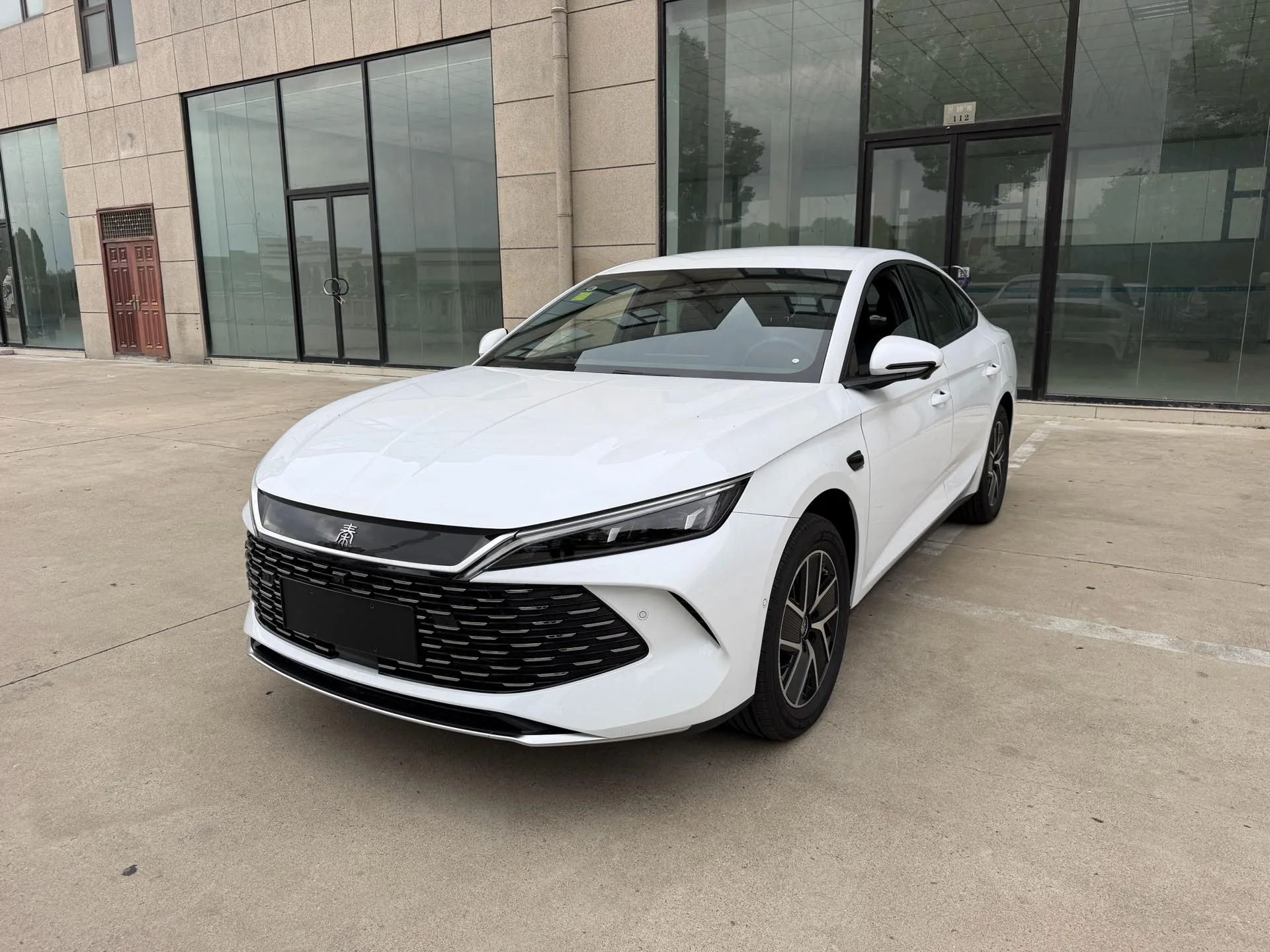 BYD 2026 Qin L DM-i 1.5 CVT 128KM Leading Edition Automatic