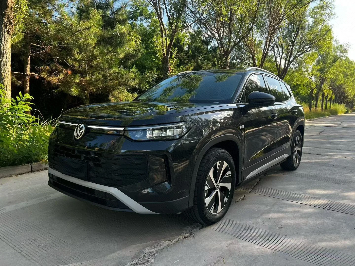 Фольксваген 2025 Тигуан Л 2.0 ДА 330 ДА Переднее колесо Водить машину Элита Автоматический