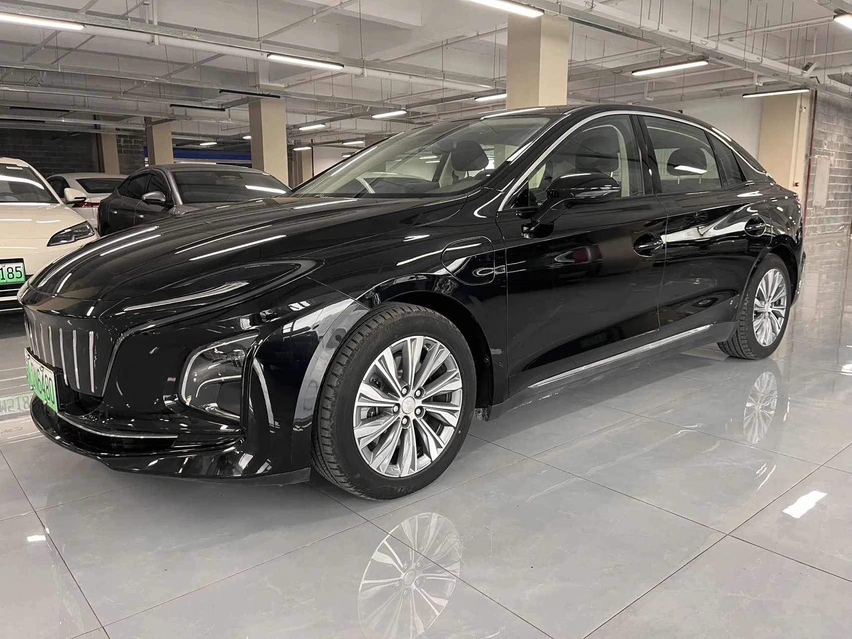 Hongqi E-QM5 2024 Model 610km Plus