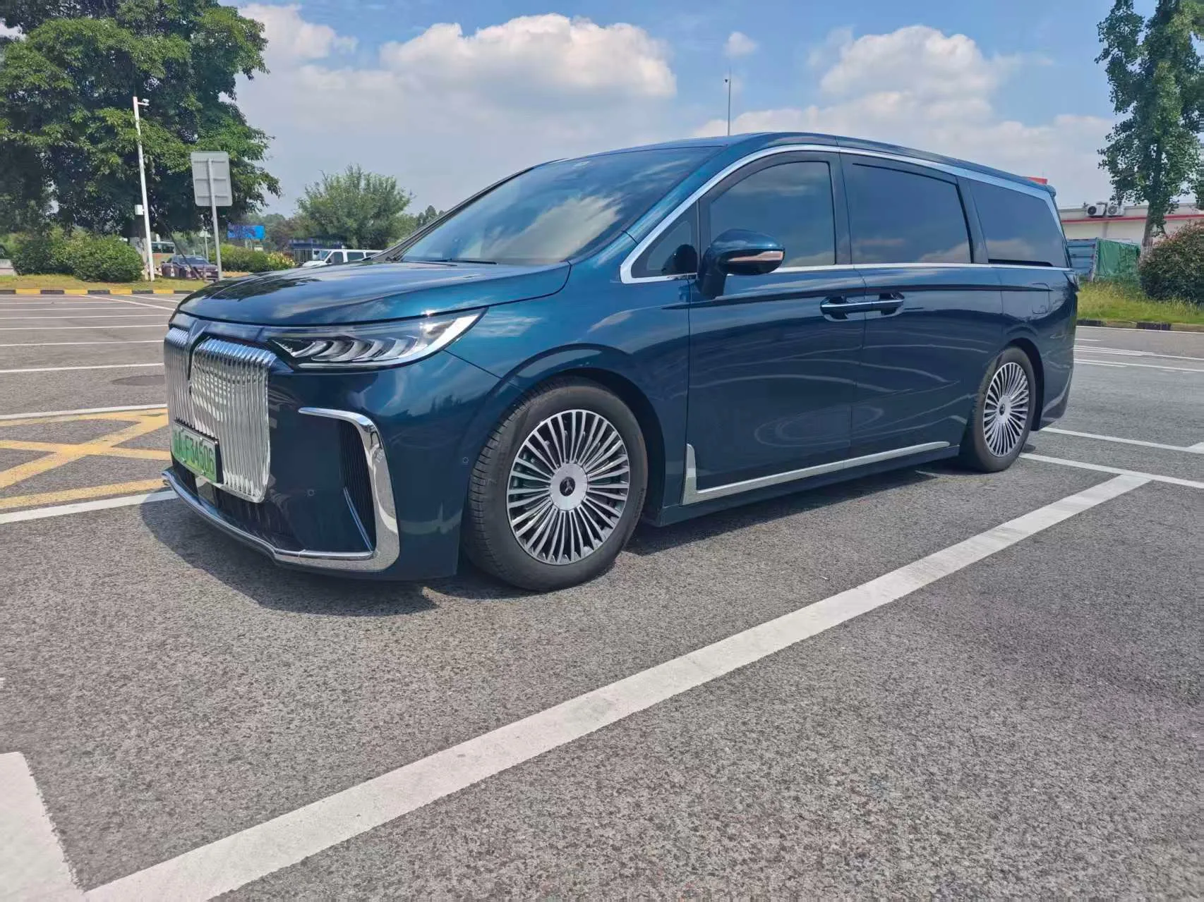 Voyah 2025 Dreamer PHEV 1.5T AWD Flagship Kunpeng Edition Automatic