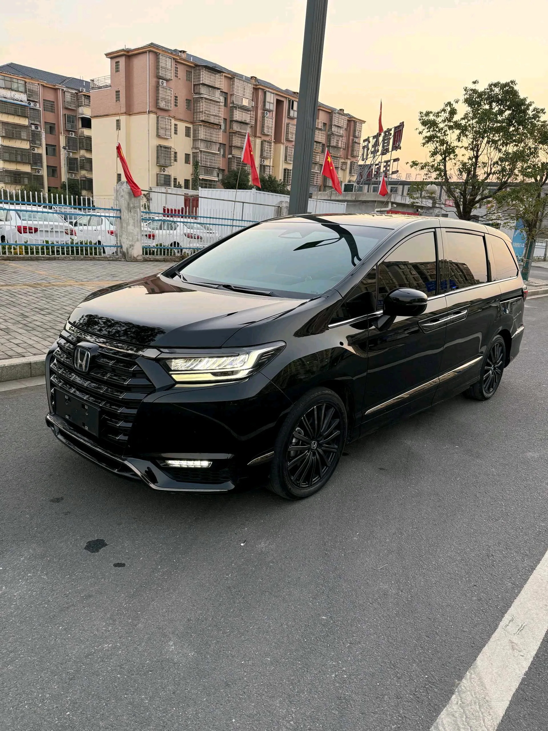 Honda 2024 Elysion e:HEV 2.0 CVT Luxury Edition Automatic
