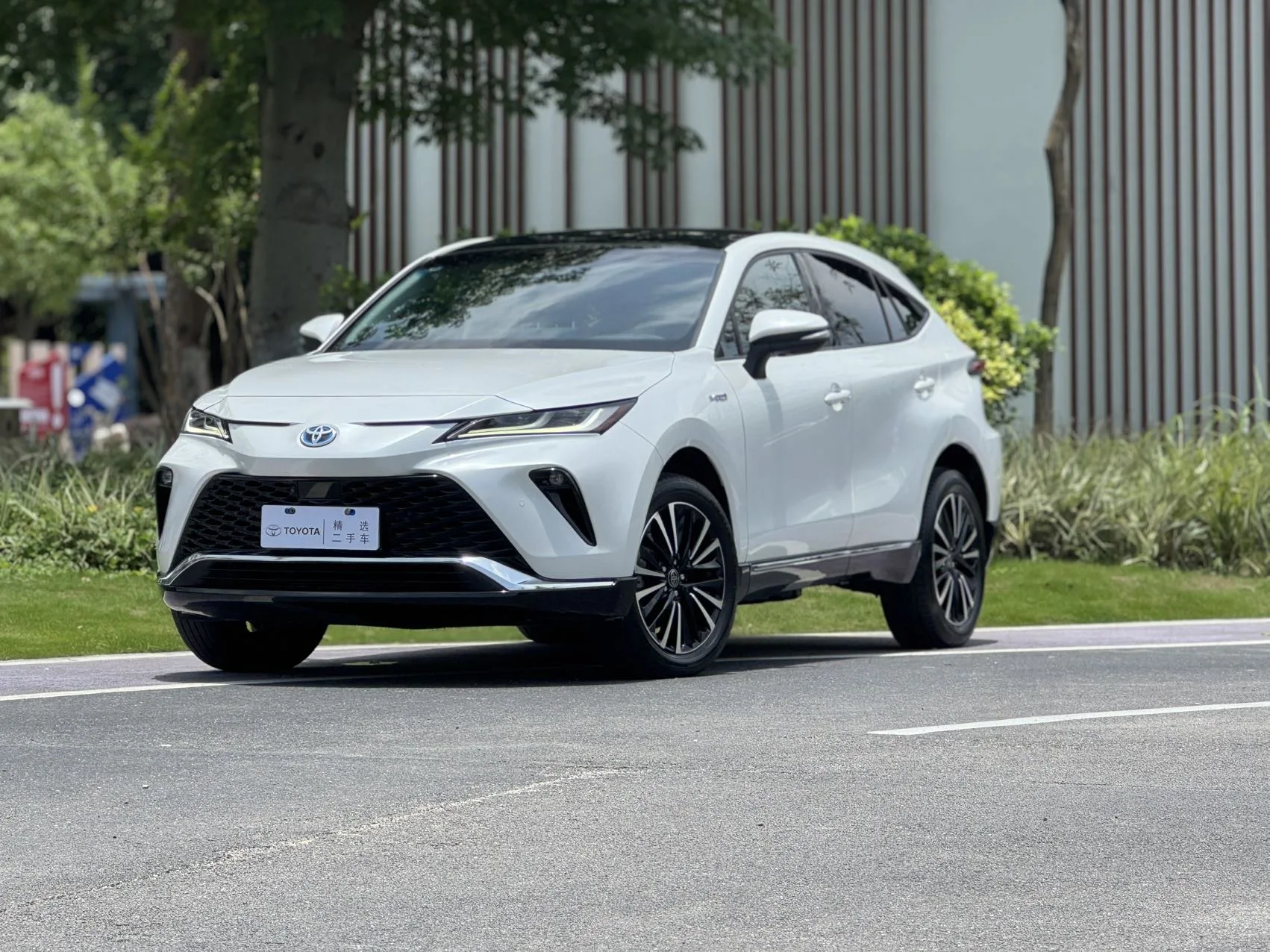Venza 2022 Hybrid 2.5L CVT 4WD Supreme Edition