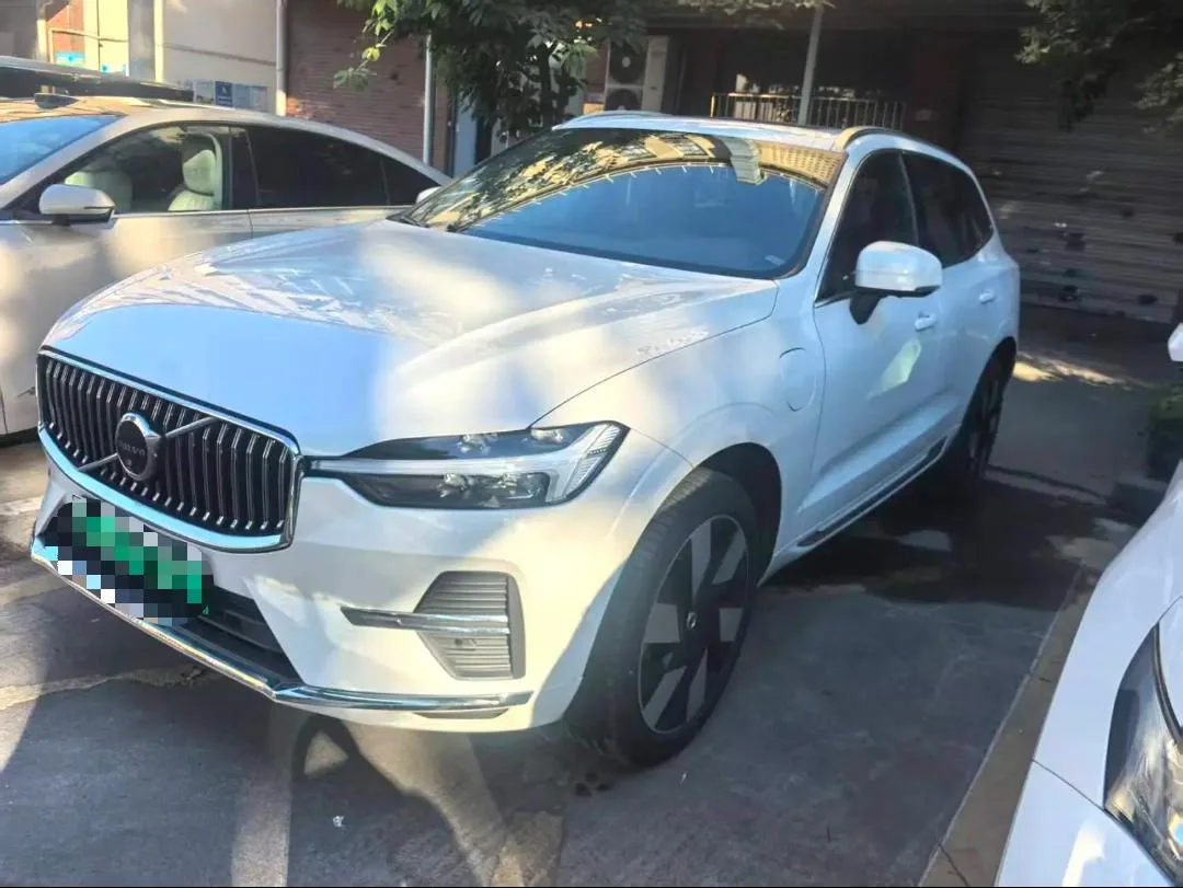 Volvo XC60 New Energy 2025 Model Year XC60 PHEV 2.0T Long-Range AWD Zhiyuan Luxury Edition Automatic Transmission