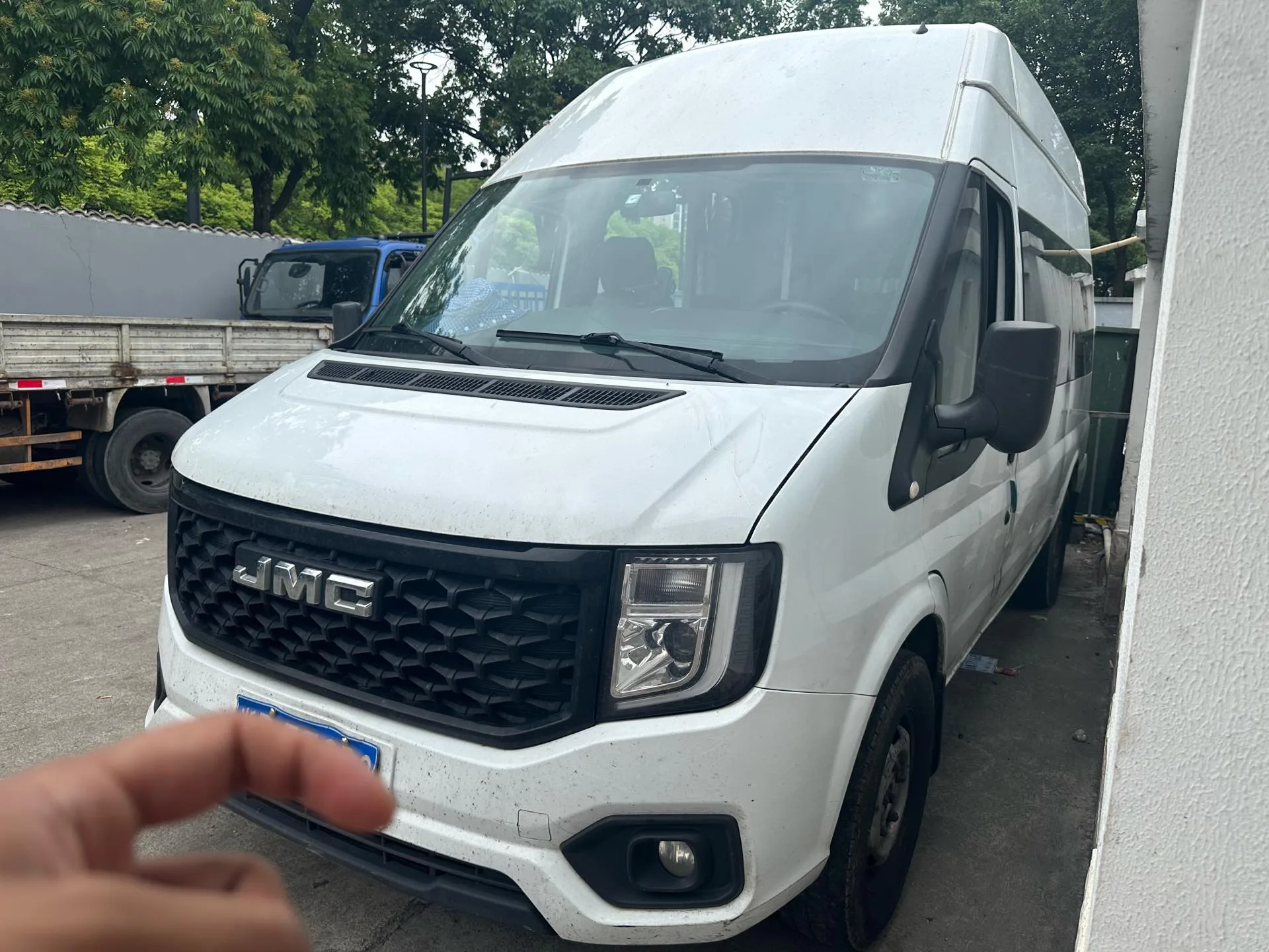 Jiangling Fushun 2023 2.0T Automatic Medium Wheelbase High Roof Commercial Multi-purpose Passenger Vehicle (7 Seats)