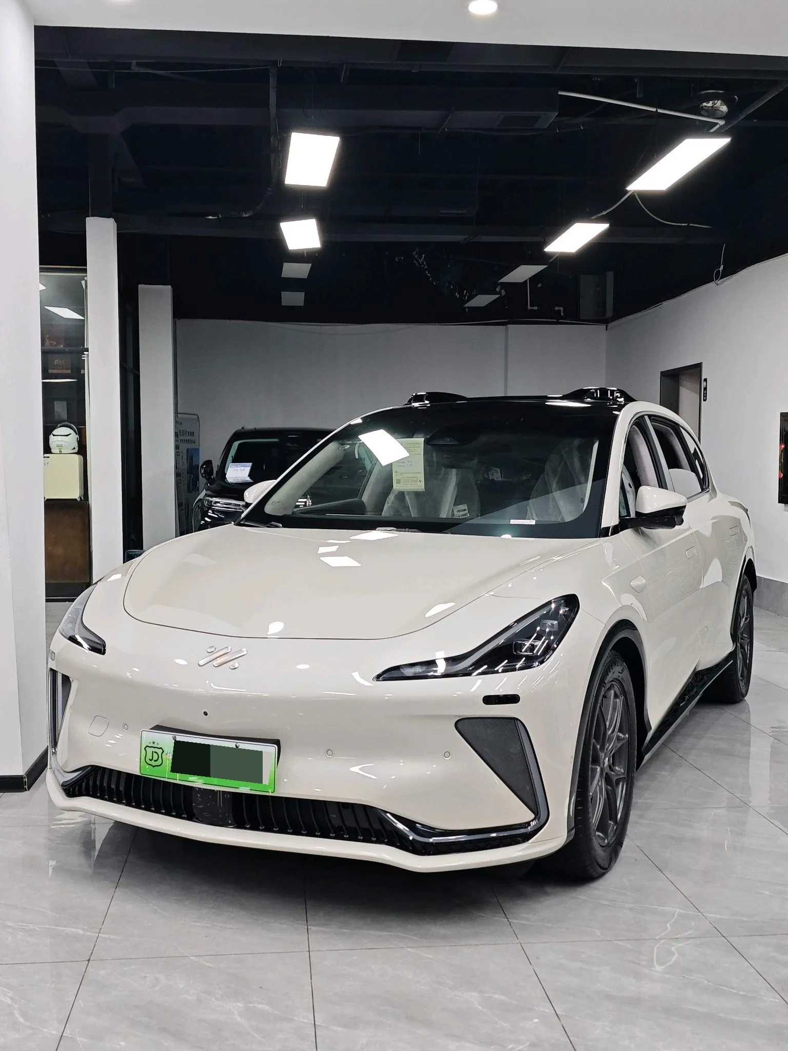 在 LS7 2024 模型 年 100千瓦时 最大限度 精英 全轮驱动