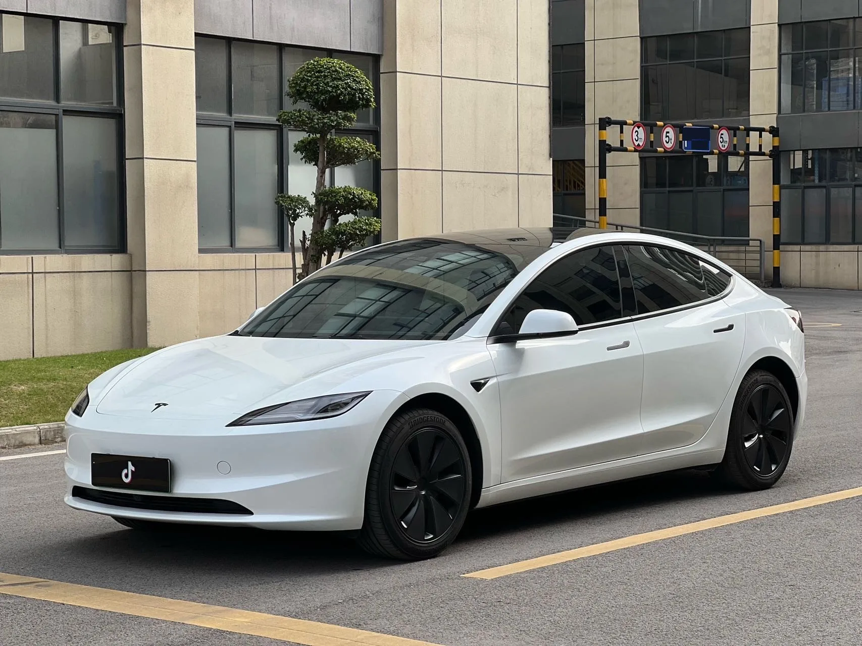 Tesla 2025 Model 3 Long Range Rear-Wheel Drive Automatic