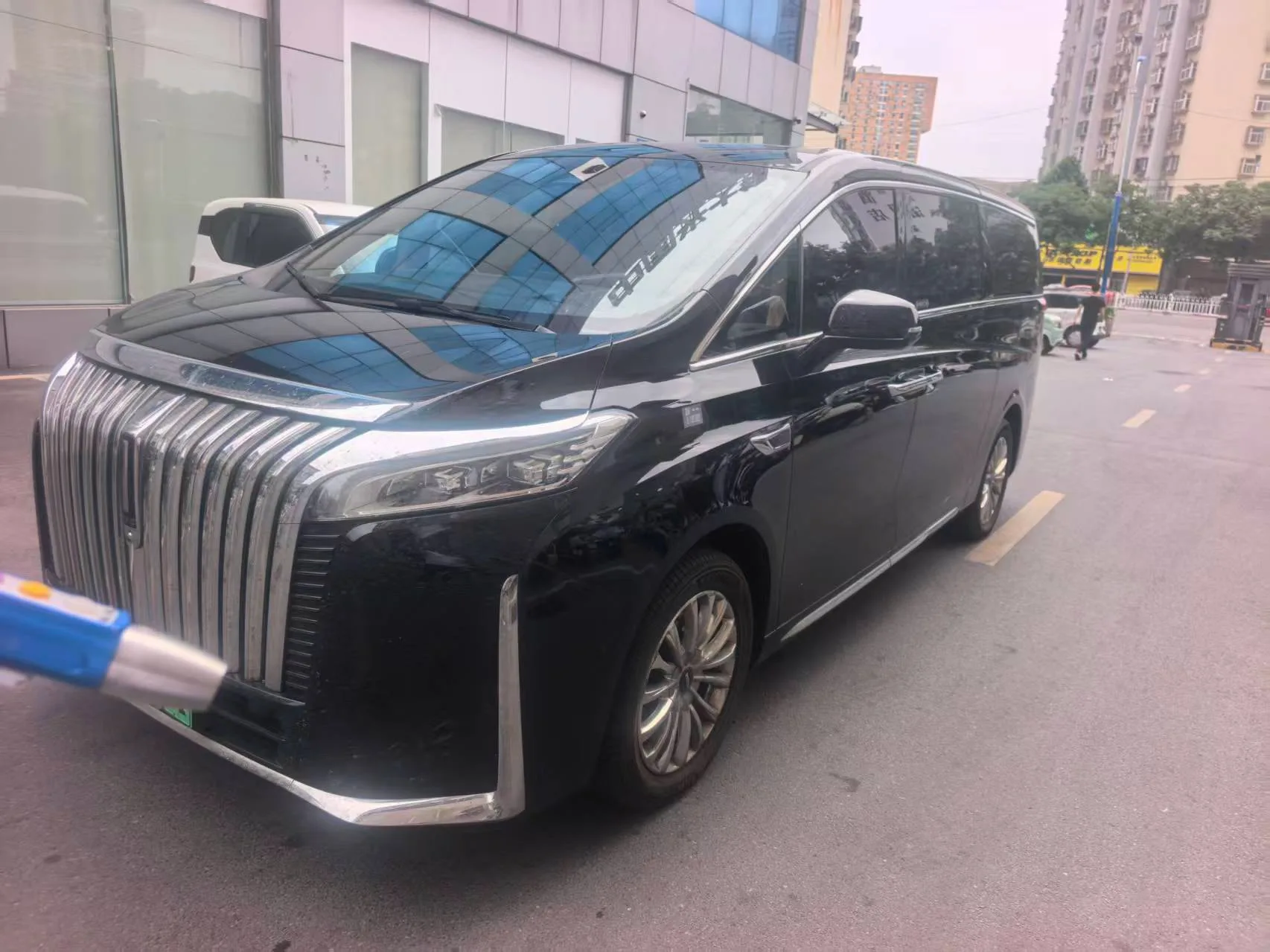 Takayama DHT-PHEV 2024 Model Year, All-Wheel Drive Executive Long-Wheelbase Edition