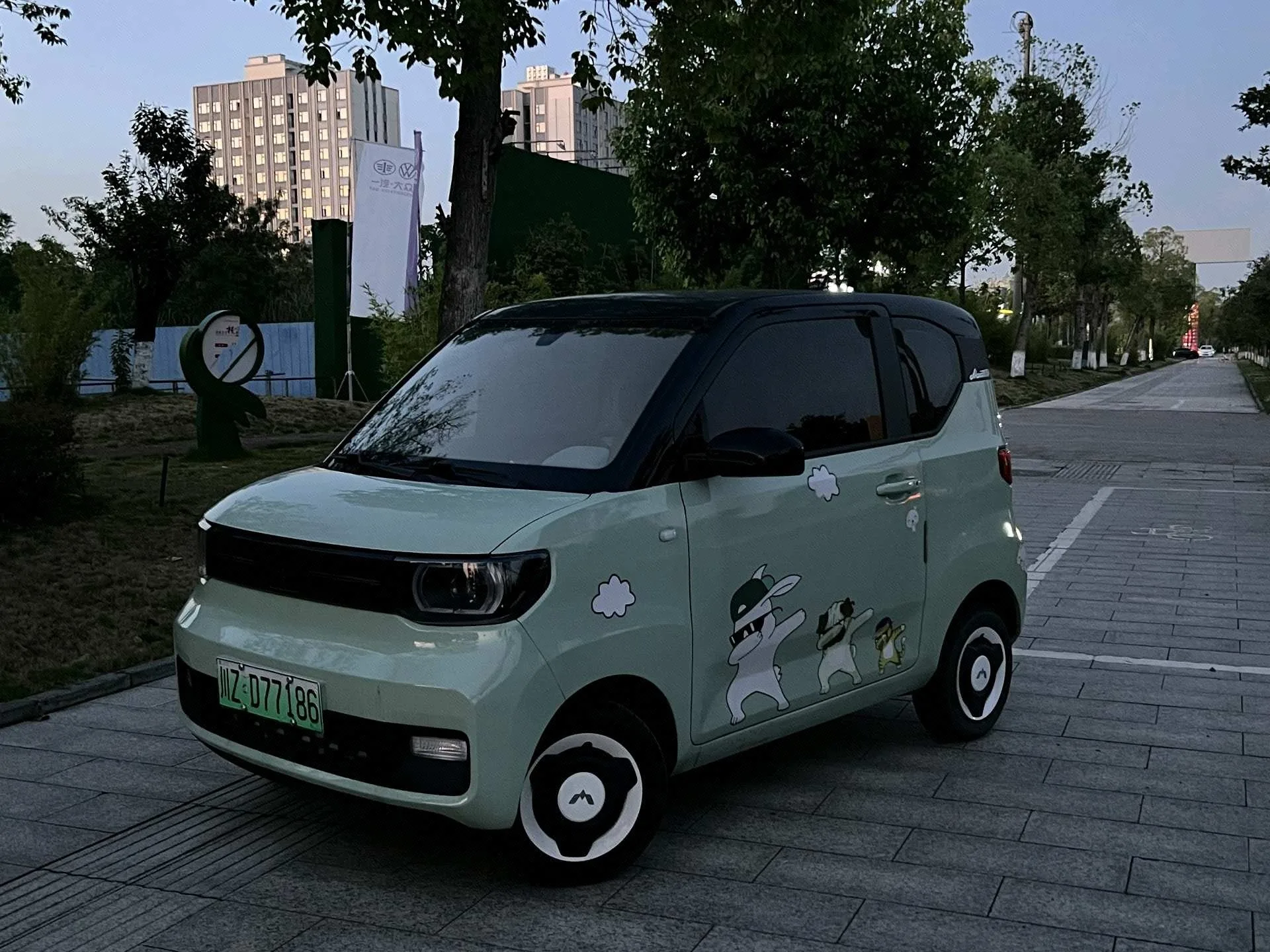 Hongguang MINIEV 2021 Macaron Sandwich Edition, 170km/h, Lithium Iron Phosphate
