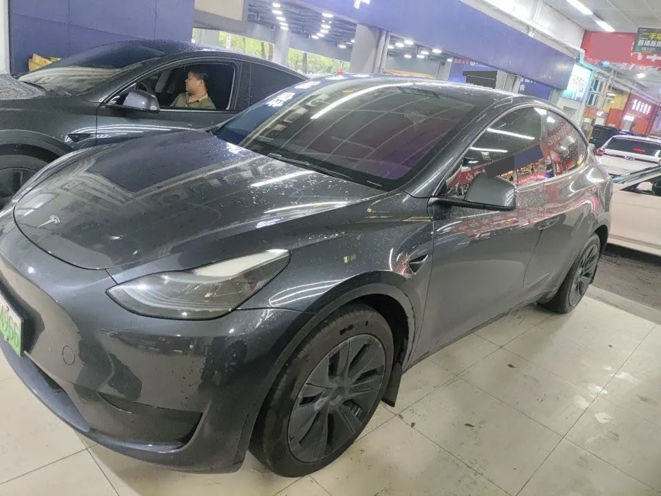 Model Y 2024 Rear-Wheel Drive