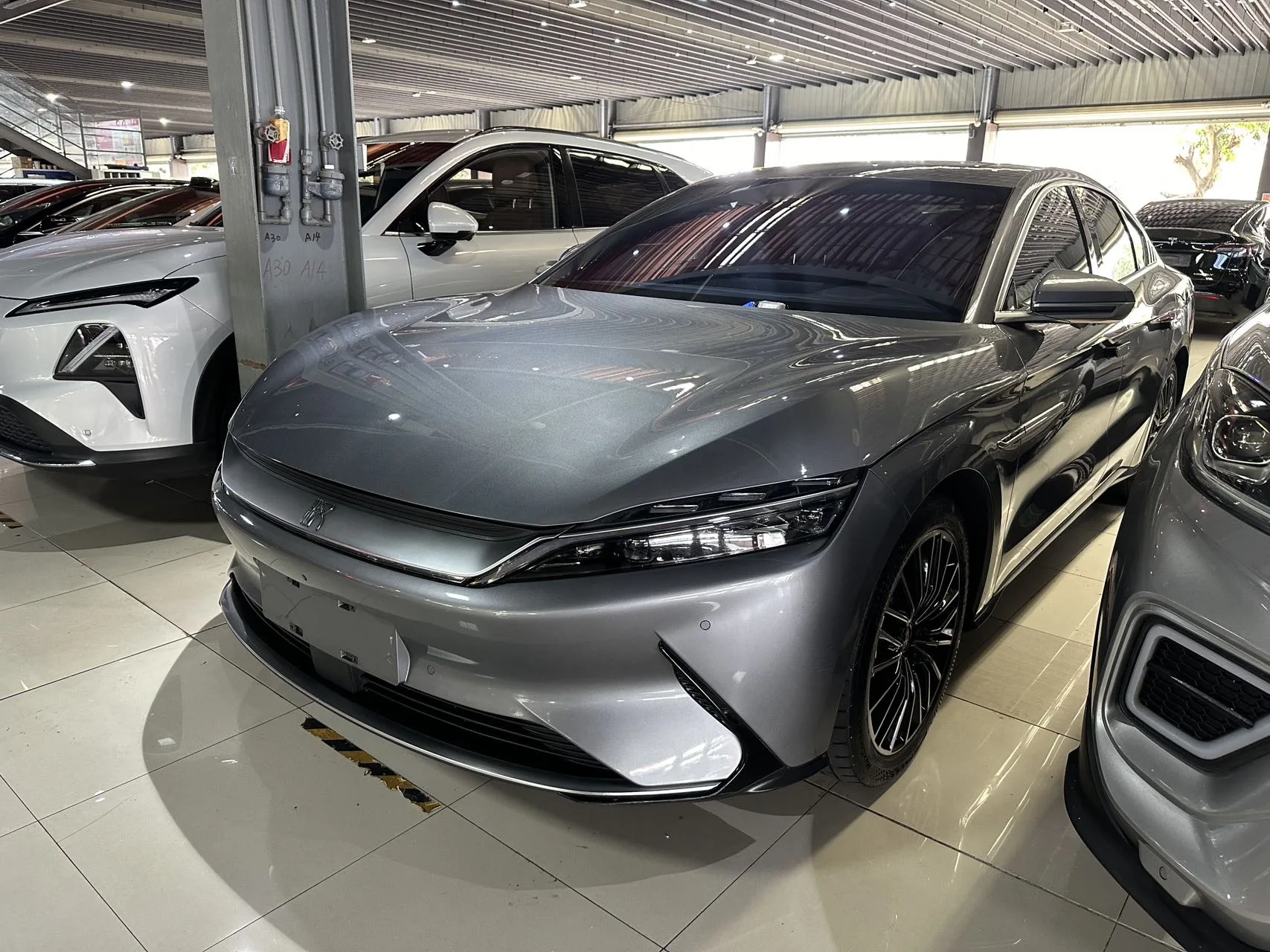 BYD 2025 Han DM-i 1.5T CVT Intelligent Driving Edition 125KM Navigation Edition Automatic Transmission