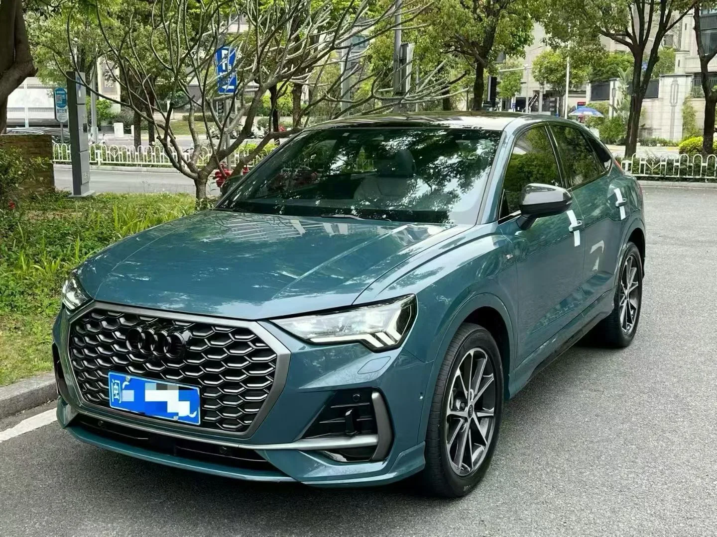 Audi 2024 Q3 Sportback 2.0 TFSI 45 TFSI Quattro Launch Special Edition, Automatic Transmission