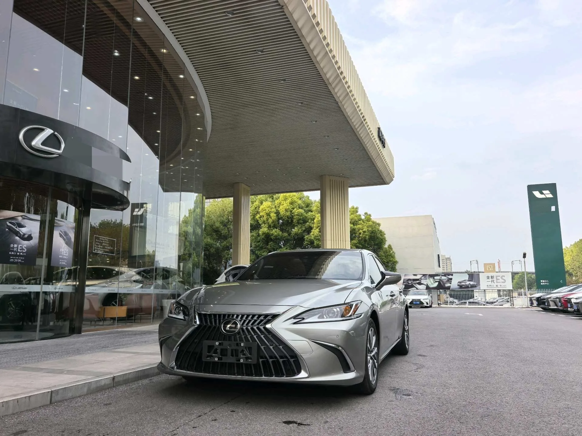 Lexus ES 2022 300h Premium Edition