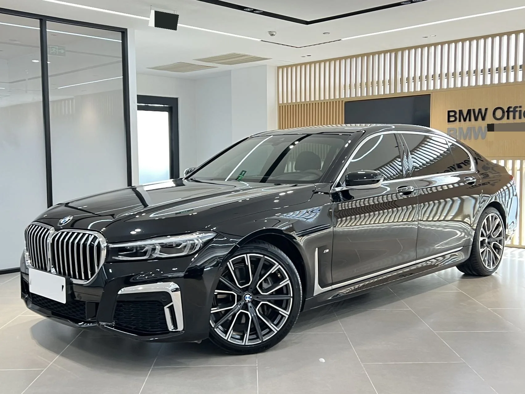 2019 BMW 7 Series 740Li Leading Edition with M Sport Package