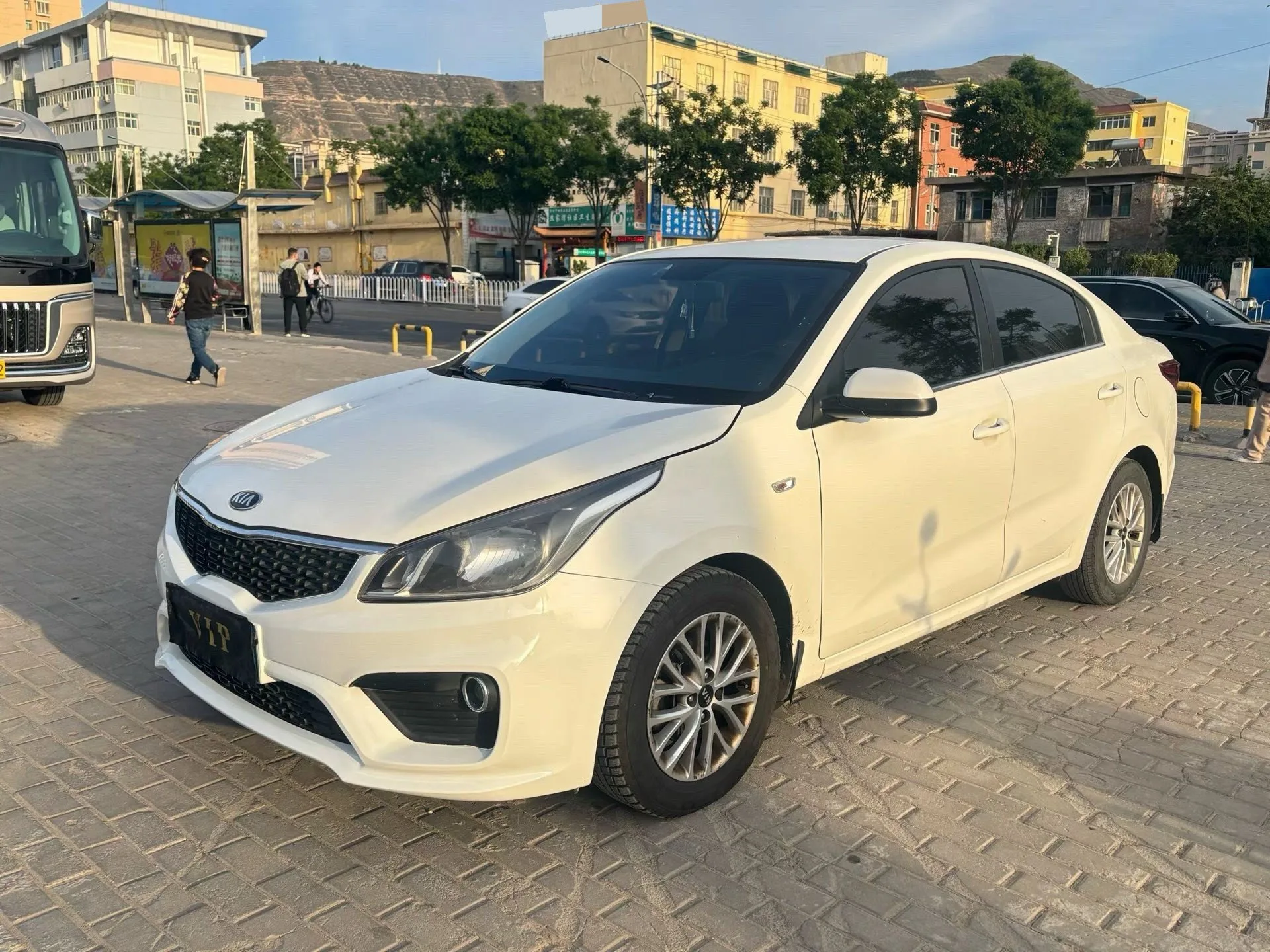 Kia K2 2017 Sedan 1.4L AT 15th Anniversary Special Edition GLS