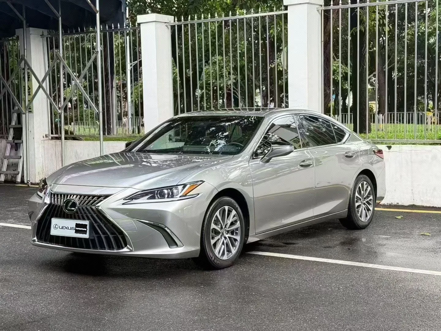 Lexus ES 2022 300h Premium Edition