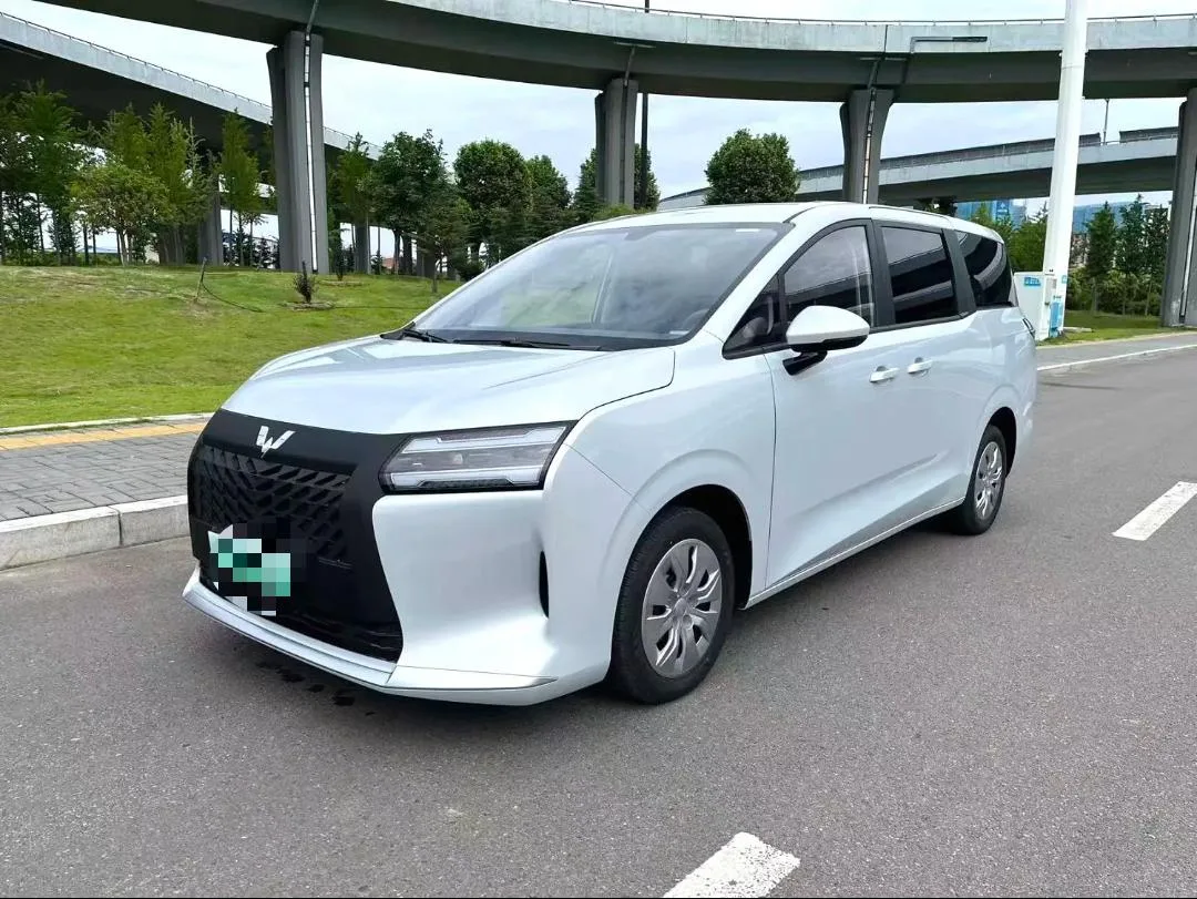 Wuling 2025 Starlight 730 1.5T Comfort Manual Transmission